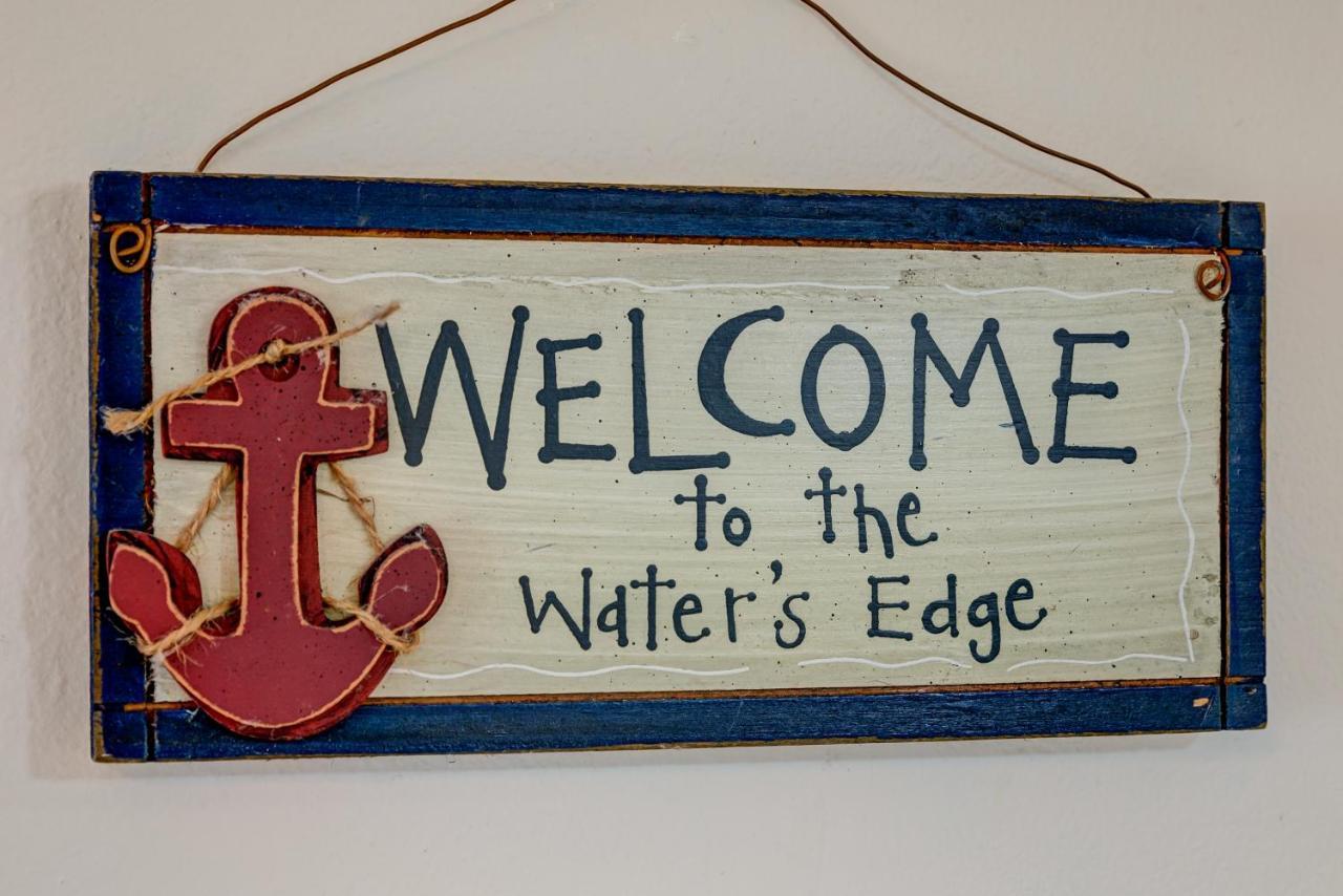 Waters Edge - Private Dock! Only Two Blocks From The Bay Or The Gulf! Plenty Of Parking For Cars Or Boats Home 더핀 아일랜드 외부 사진