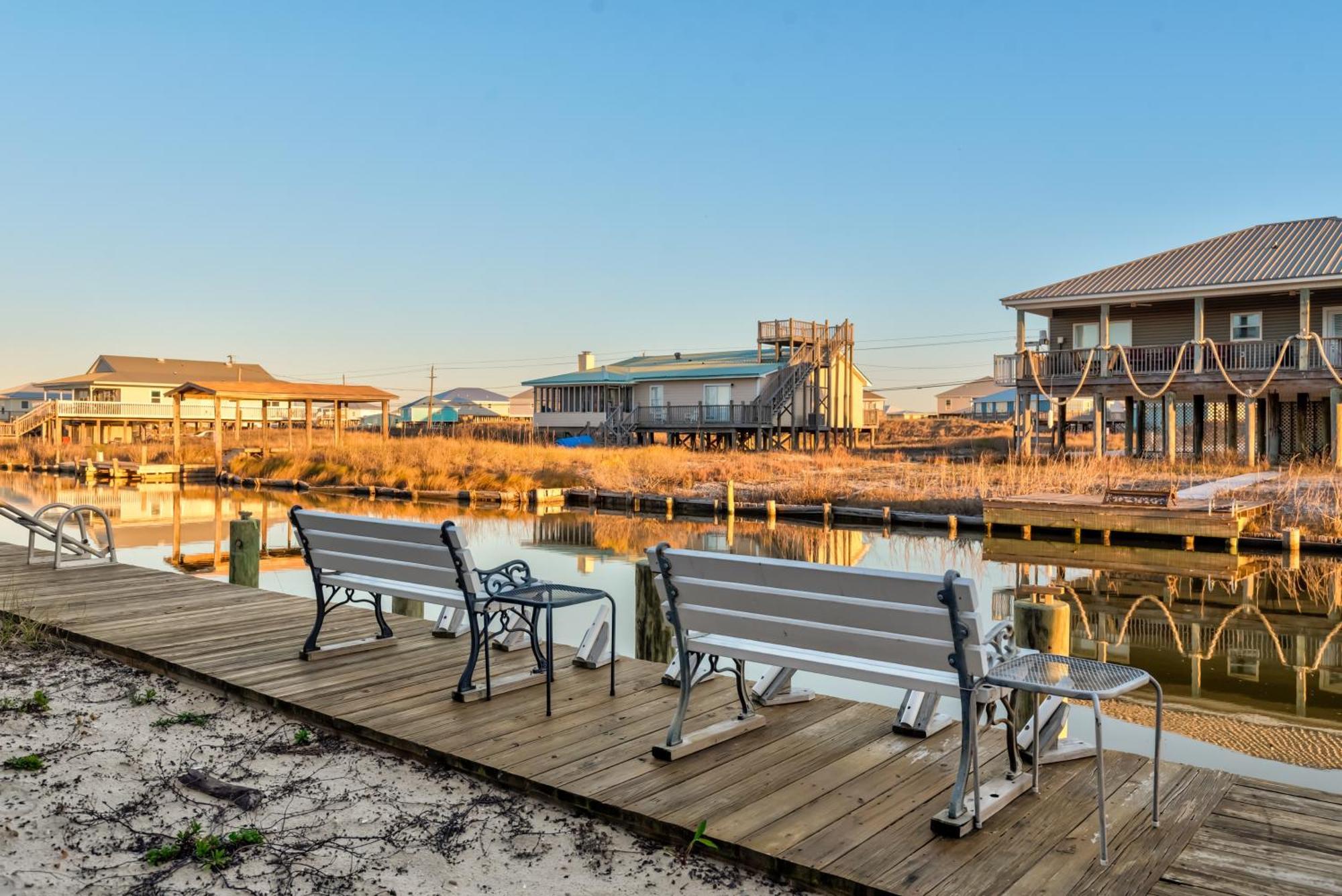 Waters Edge - Private Dock! Only Two Blocks From The Bay Or The Gulf! Plenty Of Parking For Cars Or Boats Home 더핀 아일랜드 외부 사진