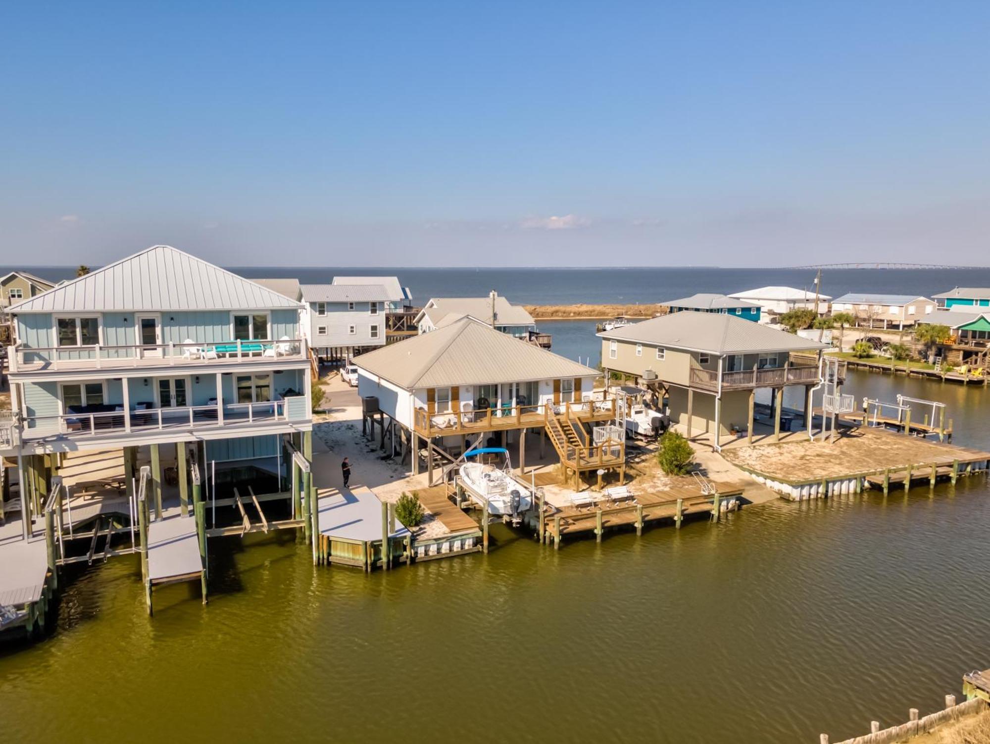 Waters Edge - Private Dock! Only Two Blocks From The Bay Or The Gulf! Plenty Of Parking For Cars Or Boats Home 더핀 아일랜드 외부 사진