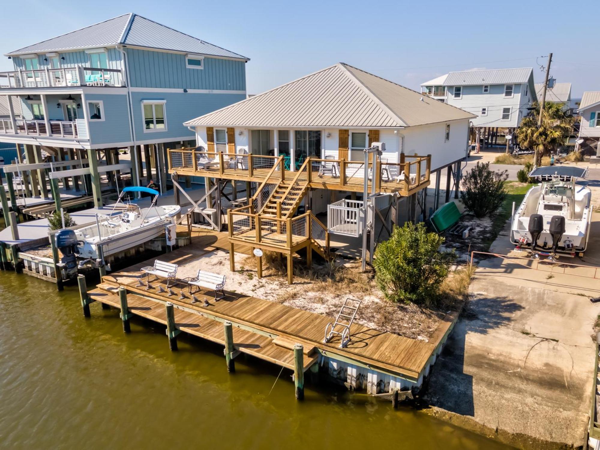 Waters Edge - Private Dock! Only Two Blocks From The Bay Or The Gulf! Plenty Of Parking For Cars Or Boats Home 더핀 아일랜드 외부 사진